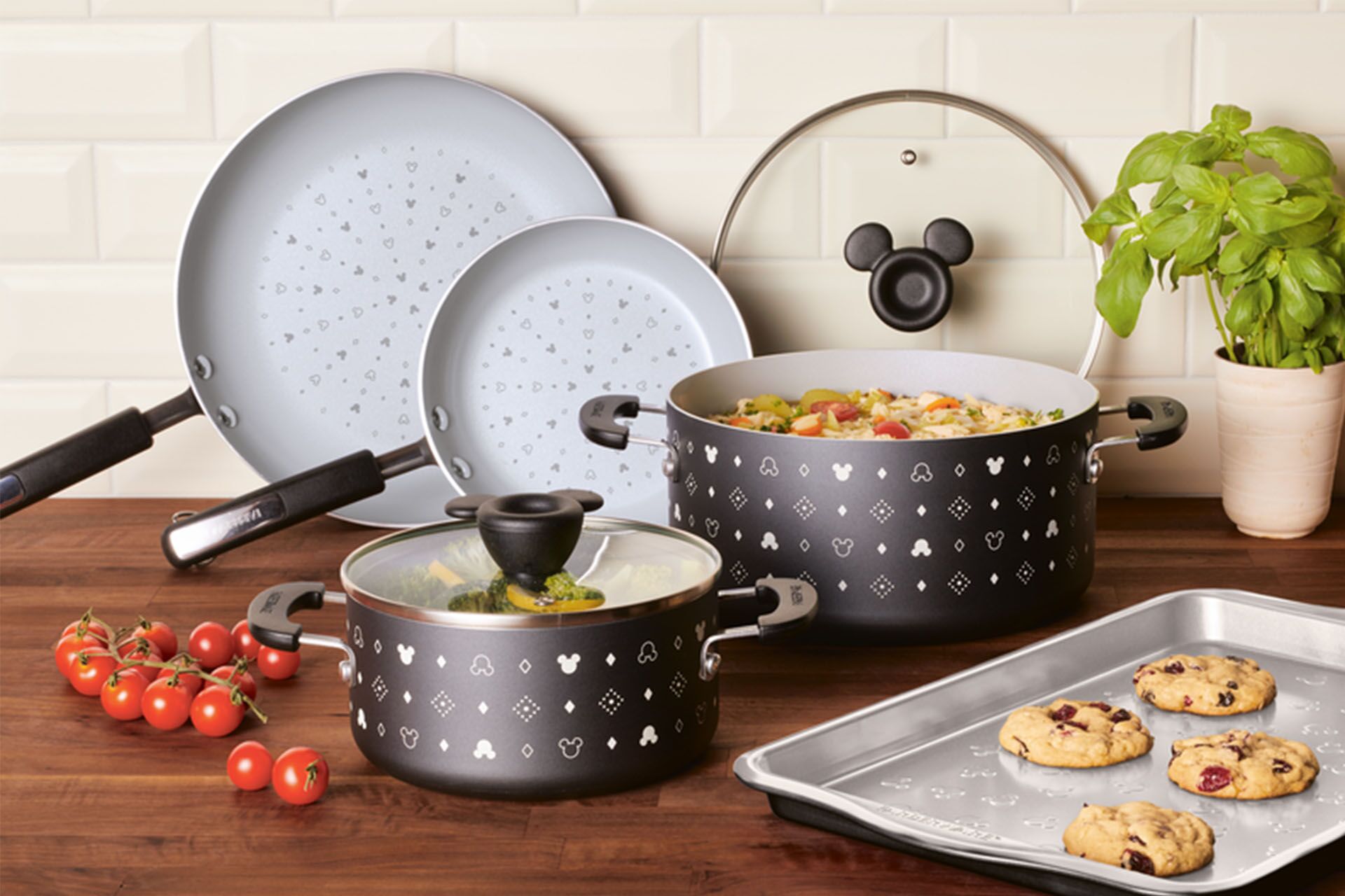 Meyer Releases New Farberware Disney Home Cookware, Bakeware